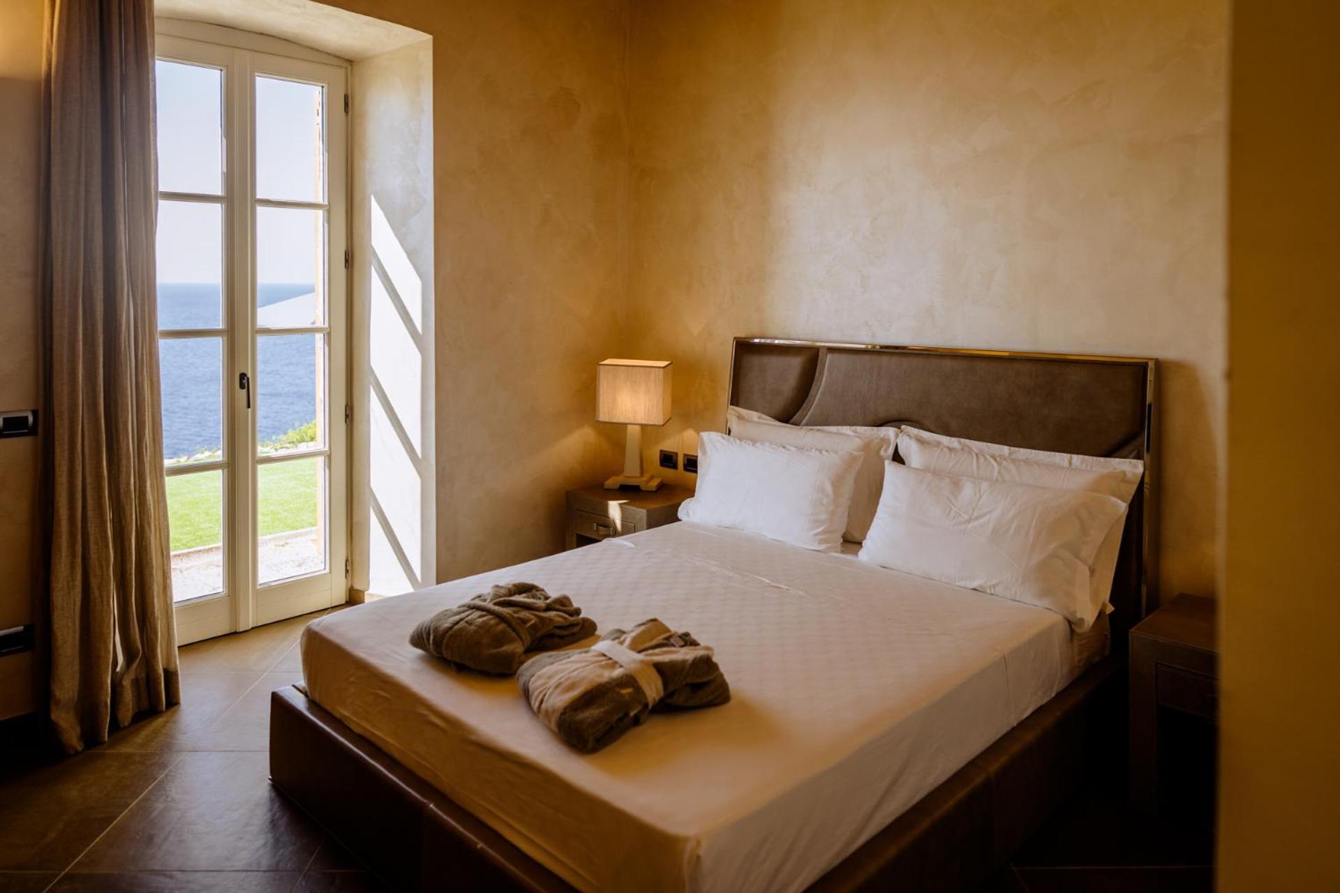 Resort Faro Di Punta Fenaio 康培斯 外观 照片